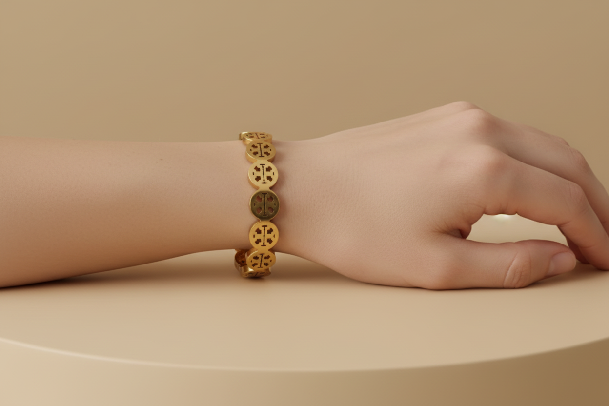 Gold-Tone Geometric Medallion Cuff – Polished Open-Link Bangle