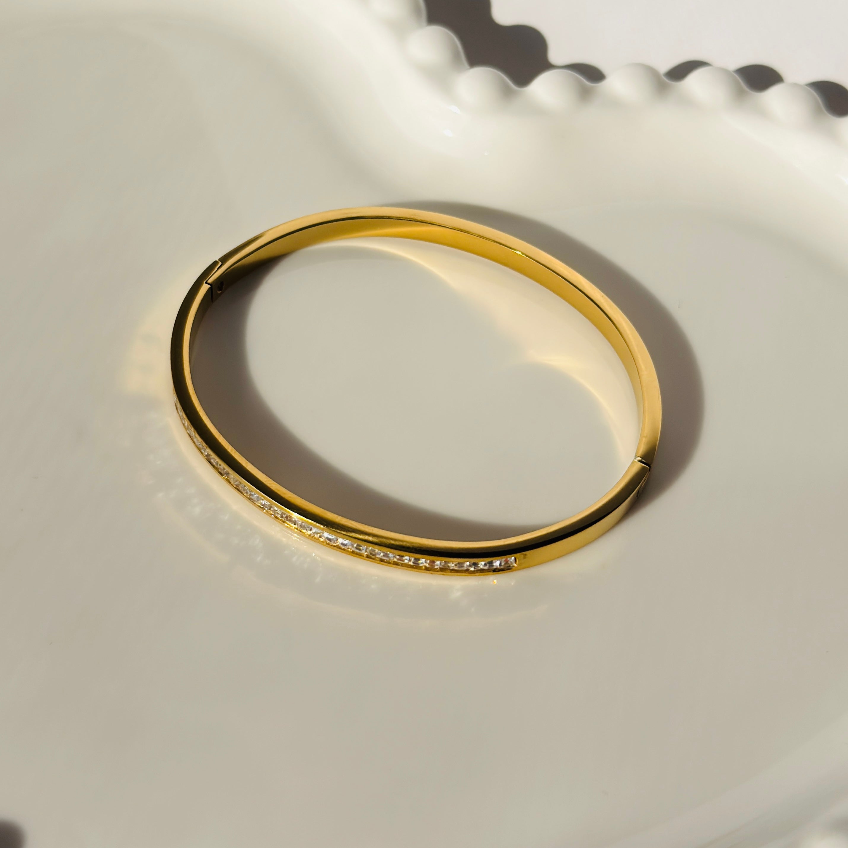 Beautiful bangle with zircons