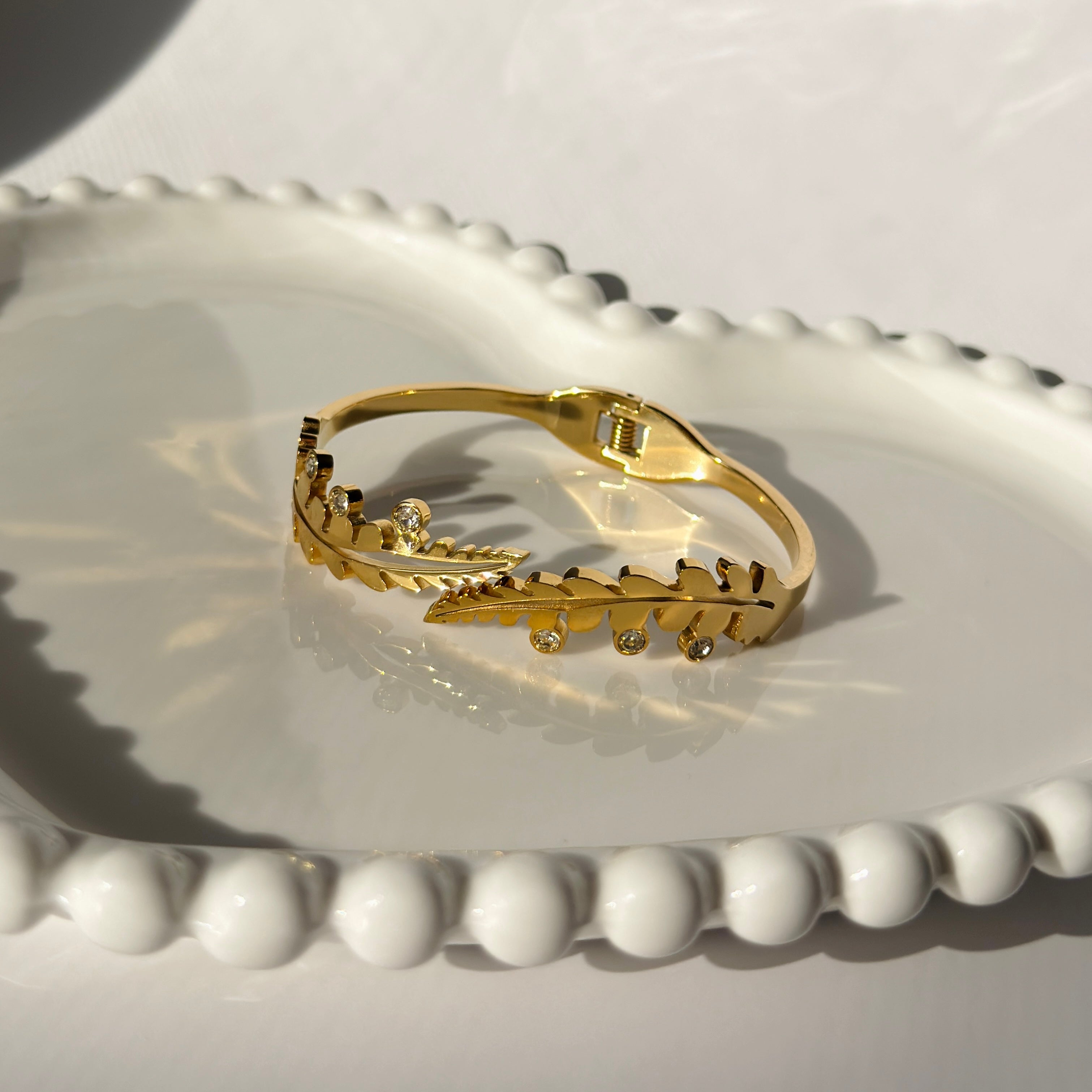 Leaf Motif Bangle Bracelet – Gold Toned & Tarnish Resistant