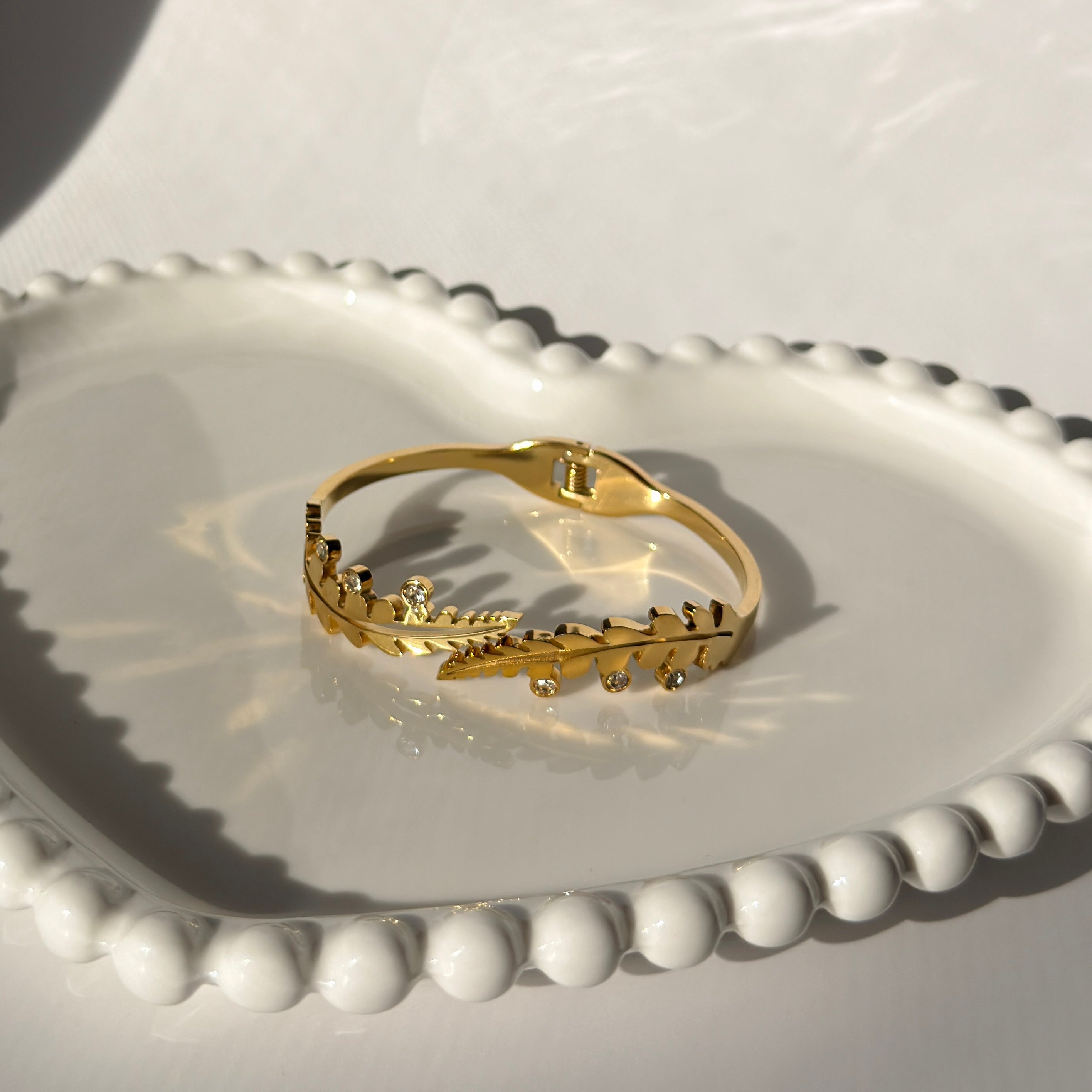 Leaf Motif Bangle Bracelet – Gold Toned & Tarnish Resistant