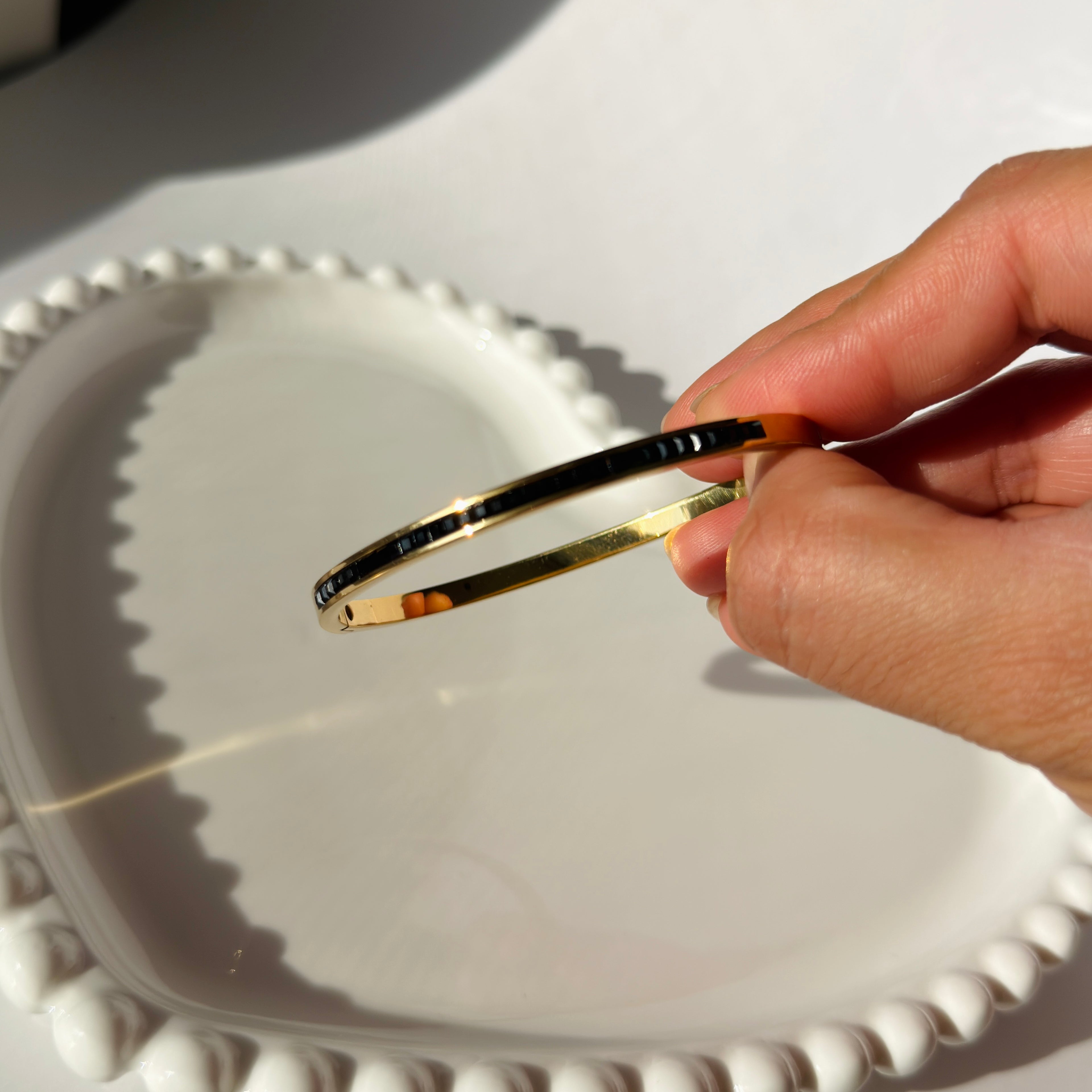 Minimalist Open Bangle Bracelet with Black Inlay – Gold Toned & Tarnish Resistant