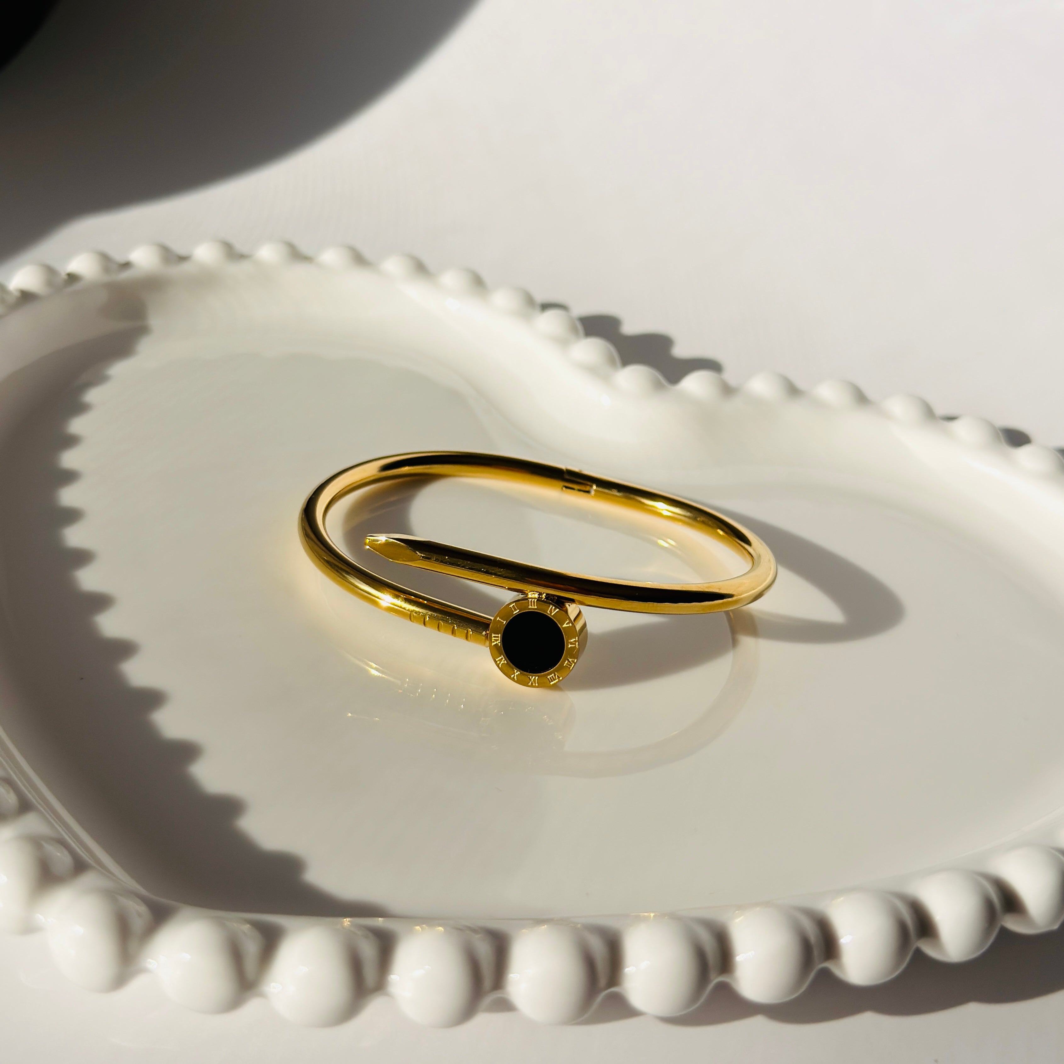 Minimalist Roman Numeral Bangle Bracelet – Gold Toned & Tarnish Resistant