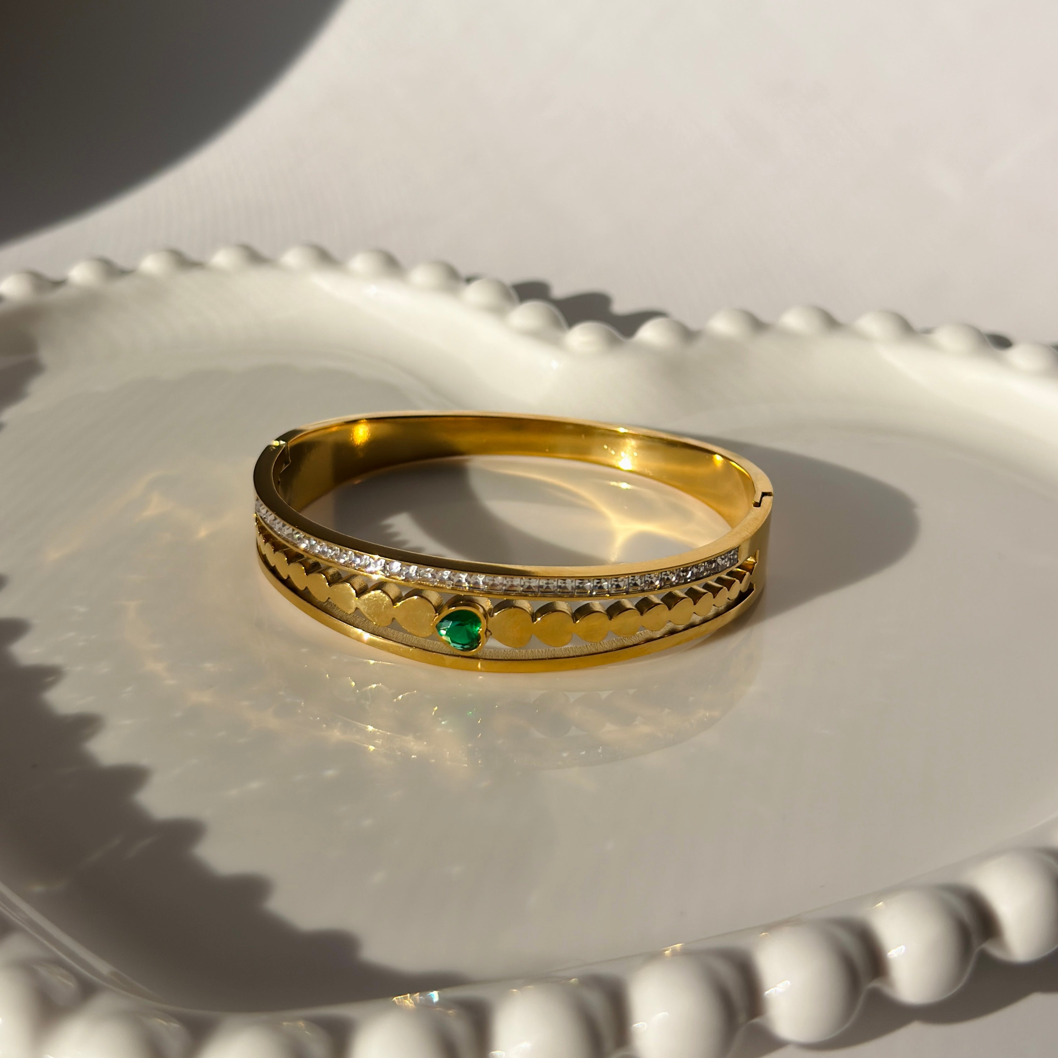 Elegant Green Zircon Heart Cuff Bangle