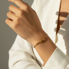 Love Knot Accent Chain Bracelet – Gold Toned & Tarnish Resistant