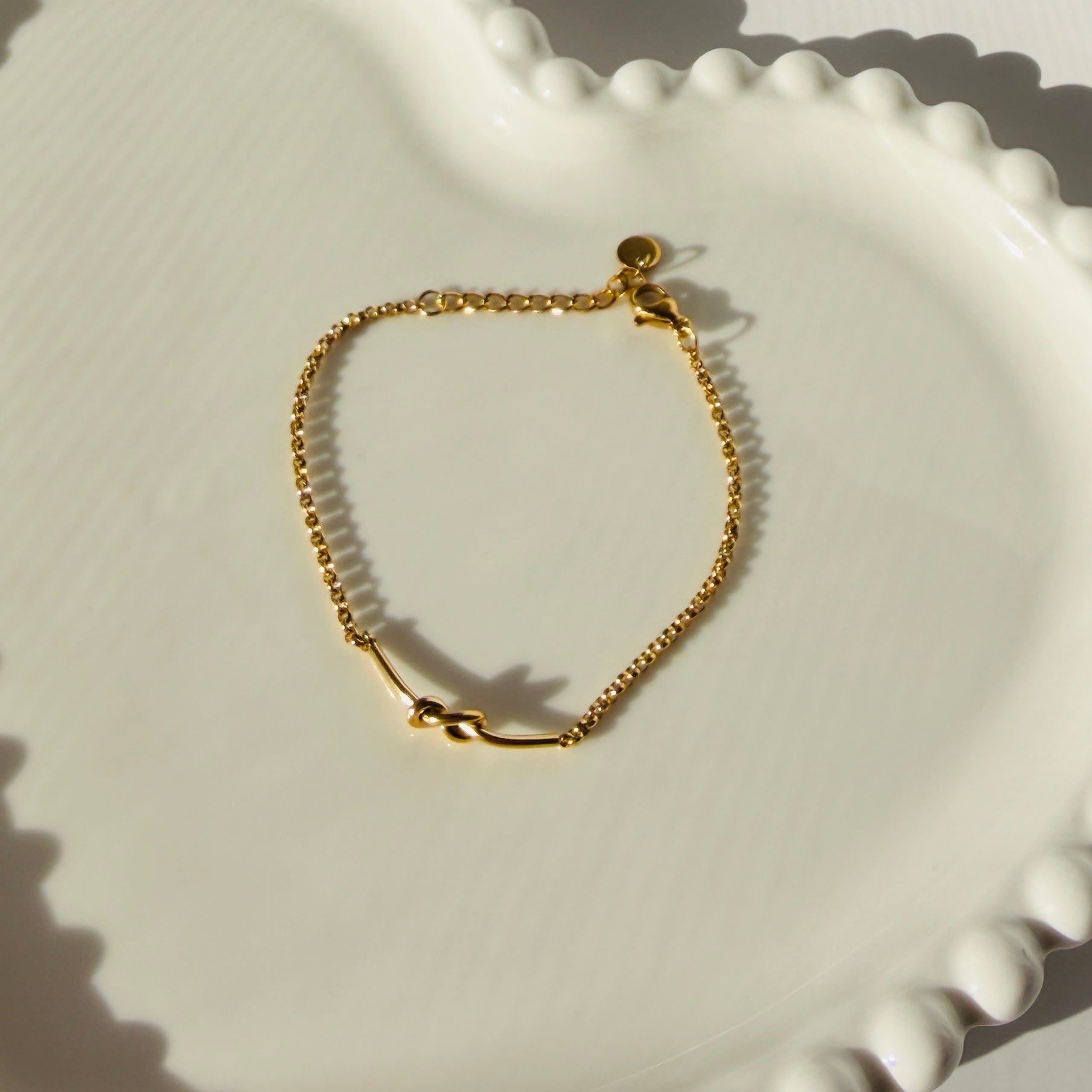 Love Knot Accent Chain Bracelet – Gold Toned & Tarnish Resistant